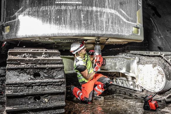 Гайковерт акумуляторний ударний Milwaukee M18 FUEL ONEFHIWF1DS-121C 18 В 1" (4933472072)