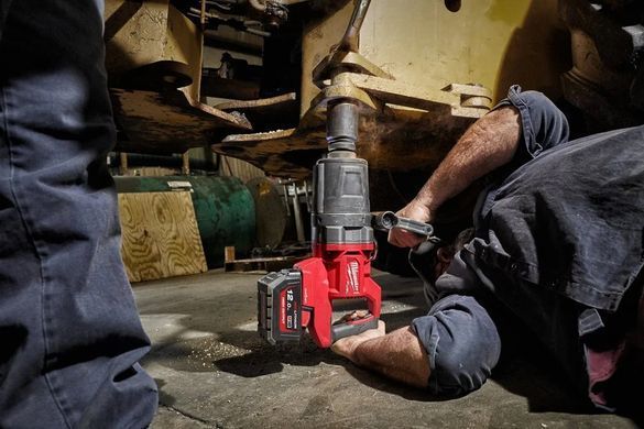 Гайковерт акумуляторний ударний Milwaukee M18 FUEL ONEFHIWF1DS-121C 18 В 1" (4933472072)