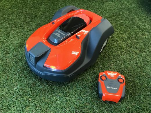 Toy robotic lawn mower Husqvarna Automower 450X 30 m (5978096-01)