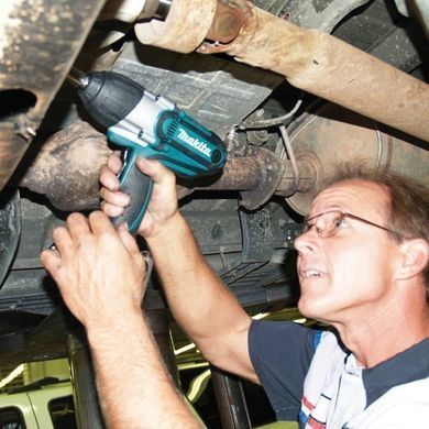 Гайковерт акумуляторний ударний Makita 18 В 3 Ач (DTW450RFJ)