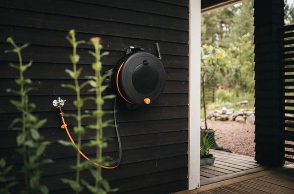 Котушка зі шлангом Fiskars Solid M 20 м з комплектом для поливу (1057238)