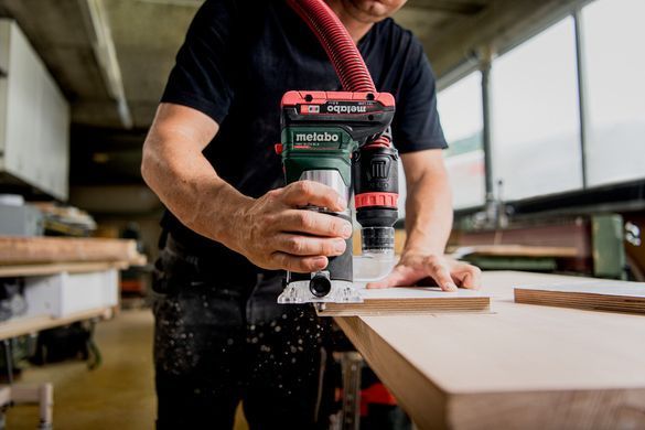 Фрезер акумуляторний кромковий Metabo FMV 18 LTX BL 8 18 В 40 мм (601742800)