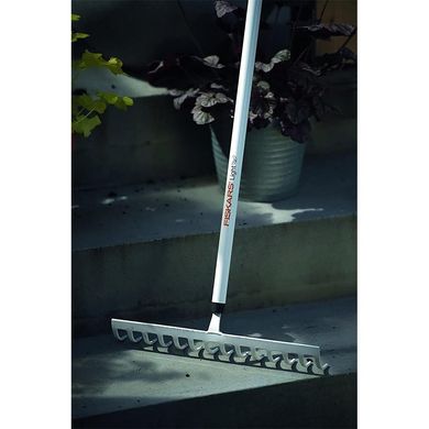 Граблі універсальні Fiskars White 1570 мм 0.68 кг (1019608)