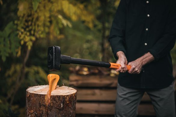 Клин для розколу колод Fiskars 220 мм 2.2 кг (1000600)
