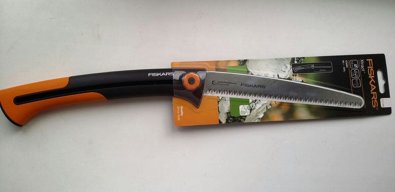 Ножівка садова висувна Fiskars Xtract L SW75 330 мм 230 г (1000614)