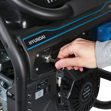 Генератор бензиновий Hyundai 5500 Вт (HHY 7050FE-T)