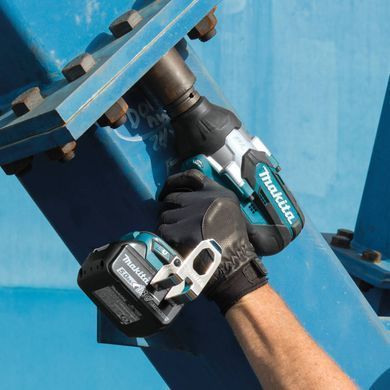 Гайковерт акумуляторний ударний Makita 18 В 1050 Нм (DTW1001Z)