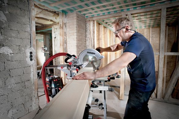 Пила торцювальна Metabo KGS 254 M 1800 Вт 305 мм (690828000)