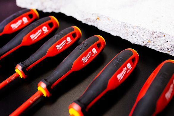 Kit of dielectric screwdrivers Milwaukee VDE PH SL PZ 7 pcs (4932478738)
