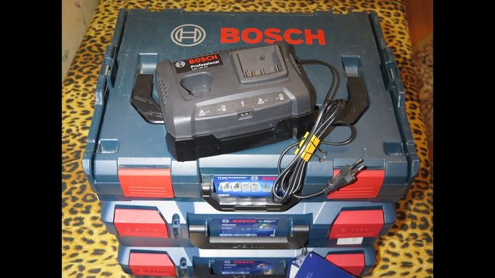 Зарядний пристрій Bosch GAX 18V-30 Professional 10.8 - 18 В (1600A011A9)